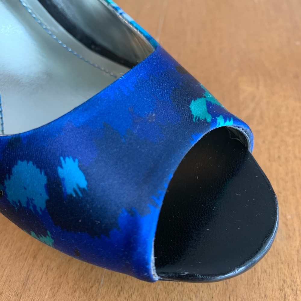 LOVELY 💙💚 Style & Co. Blue/Green/White Abstract Satin High Heels/Pumps 6-6.5! - Picture 10 of 16